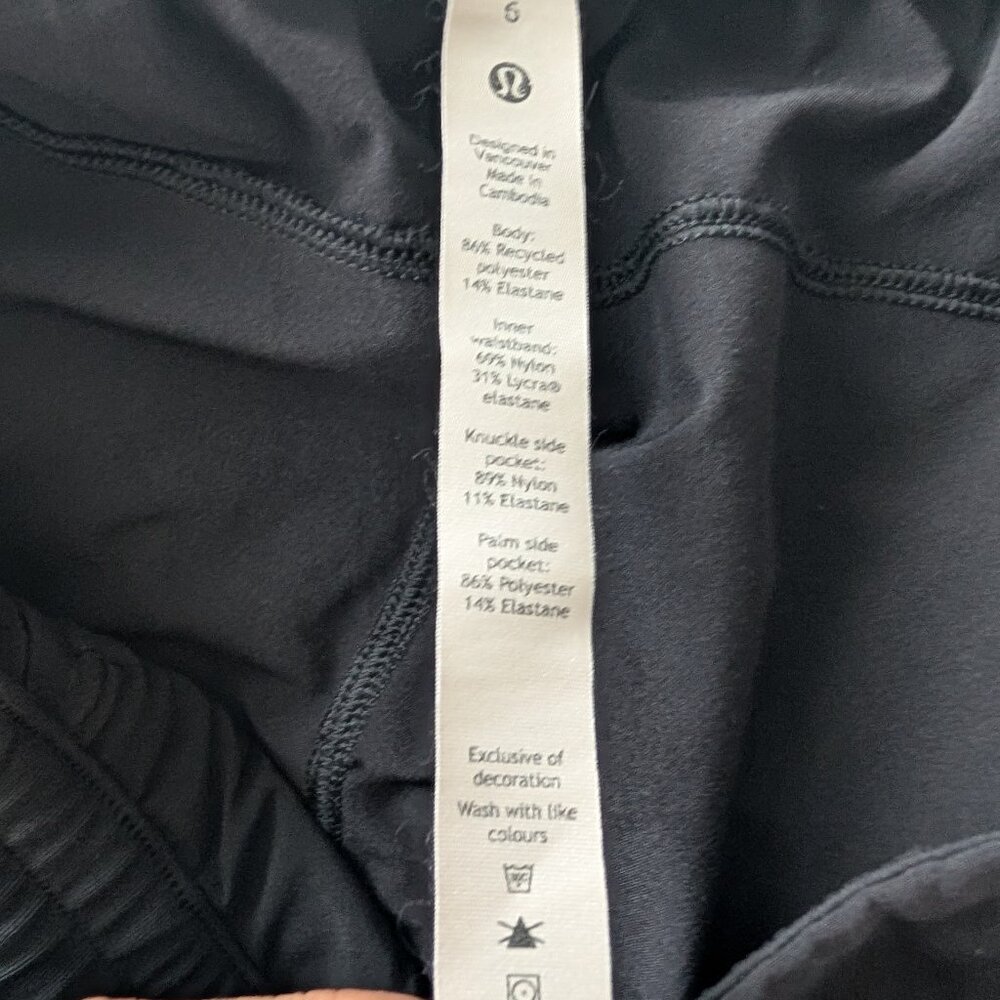 Lululemon Athletica Black Stroll at Sundown Mid-Rise Sho Shorts — Women’s Size 6 - Picture 5 of 6